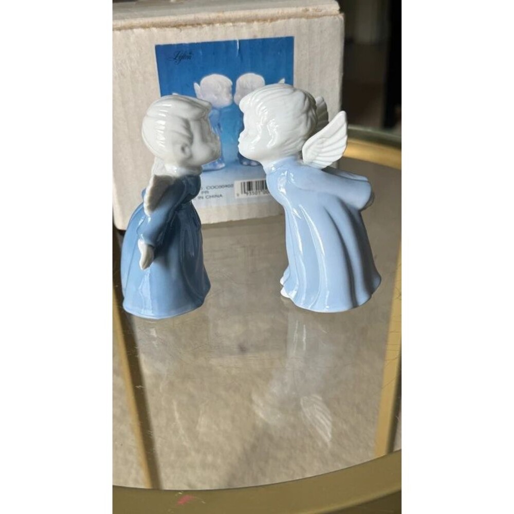 kissing angels